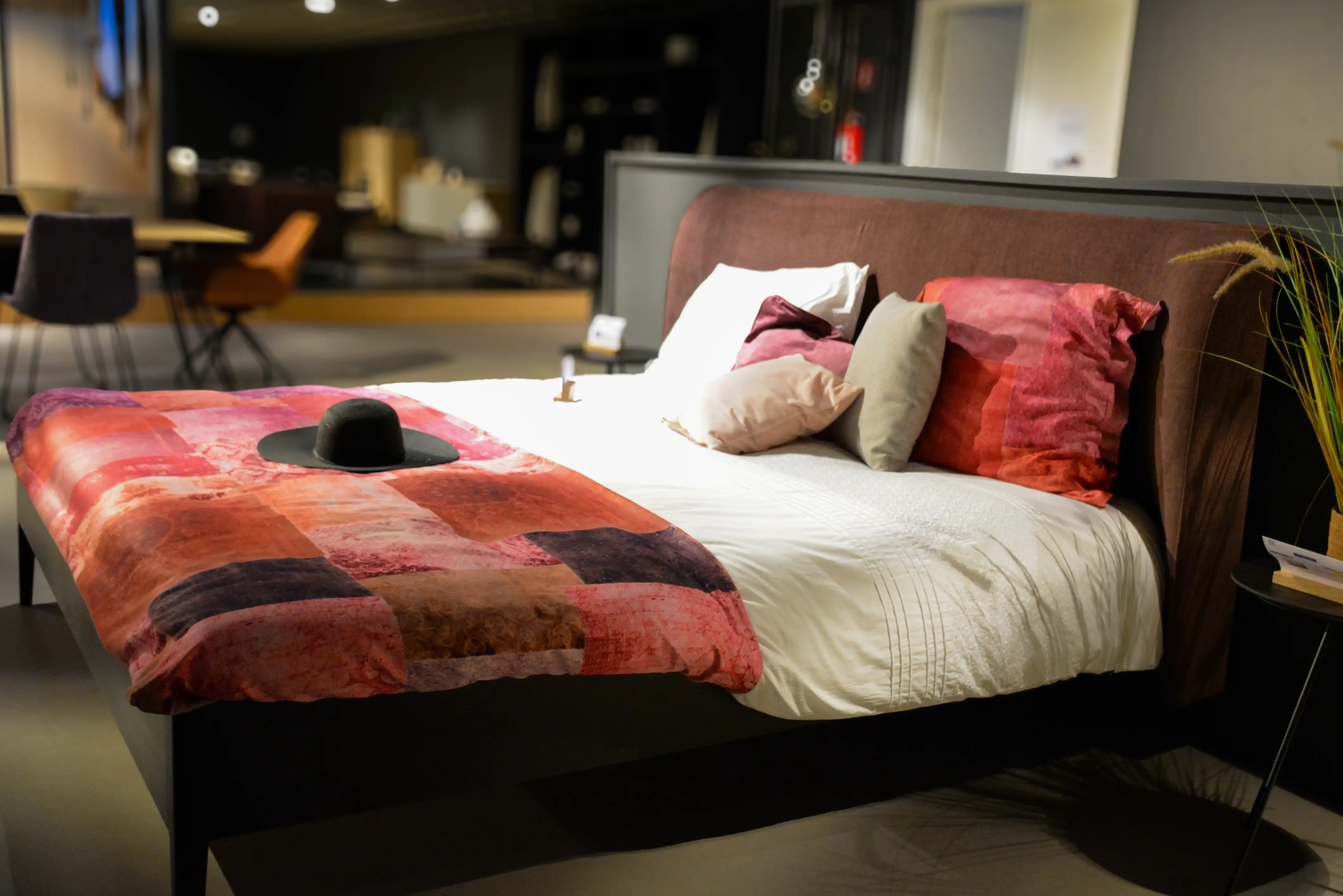 bedden en nachtkasten